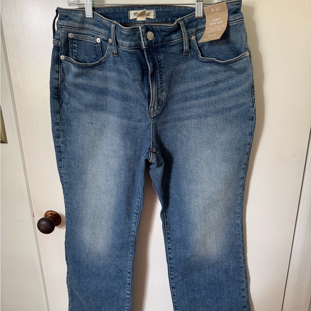 Madewell curvy kick out cropped Denim Jeans in Classic Blue